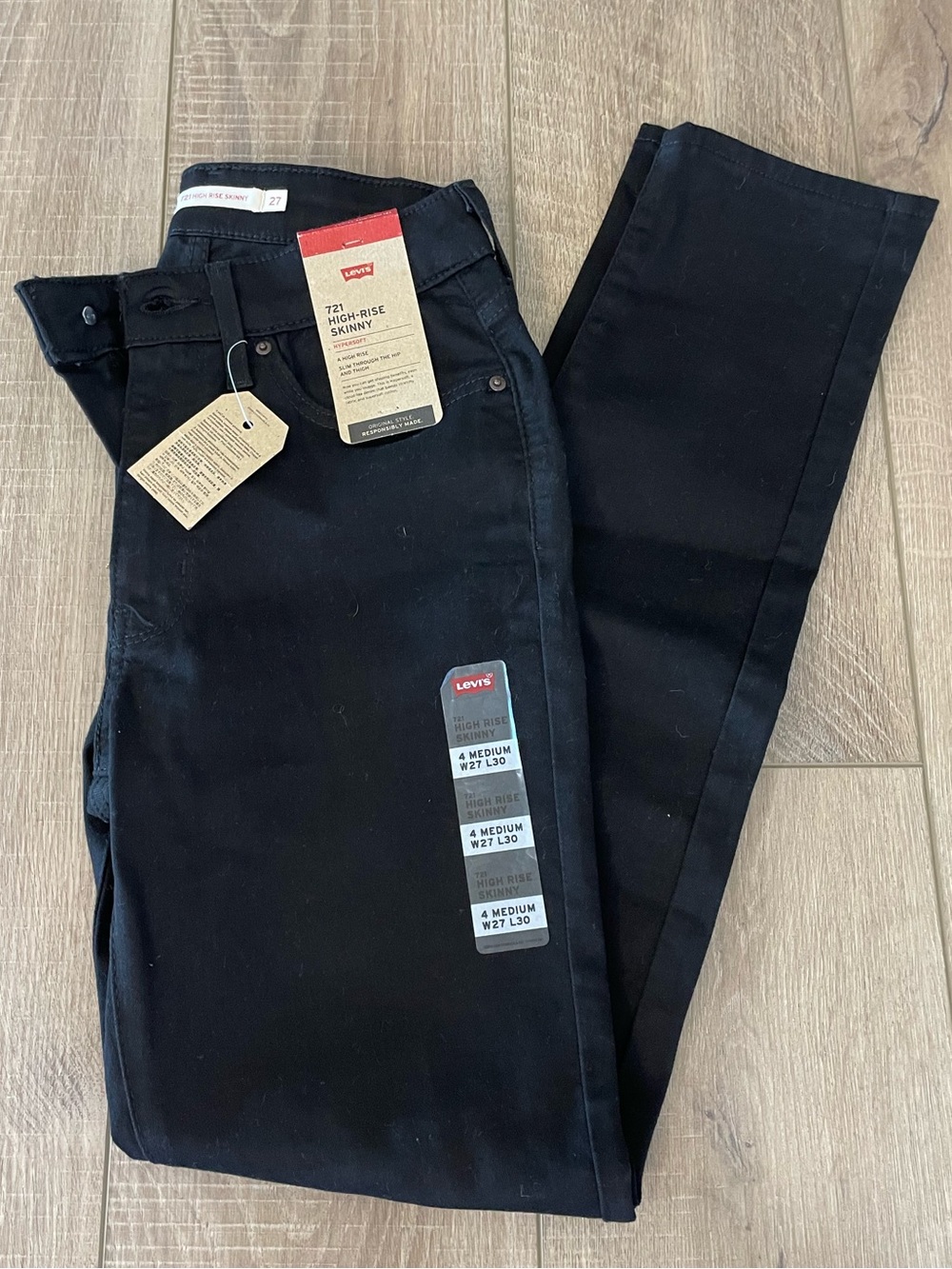 Brand New Levi's Black Women's Skinny Jeans - High Rise